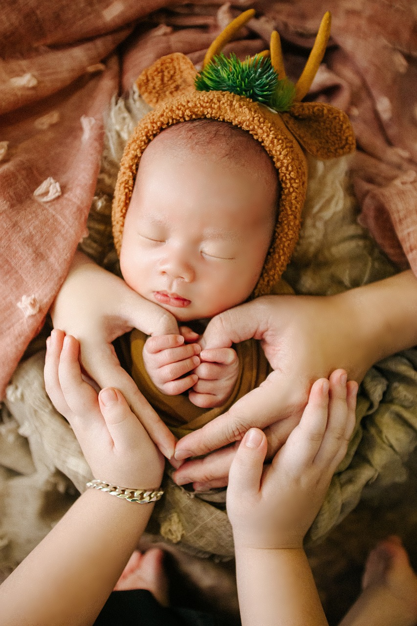 photo bébé à La Roche-Vineuse - photographe bébé