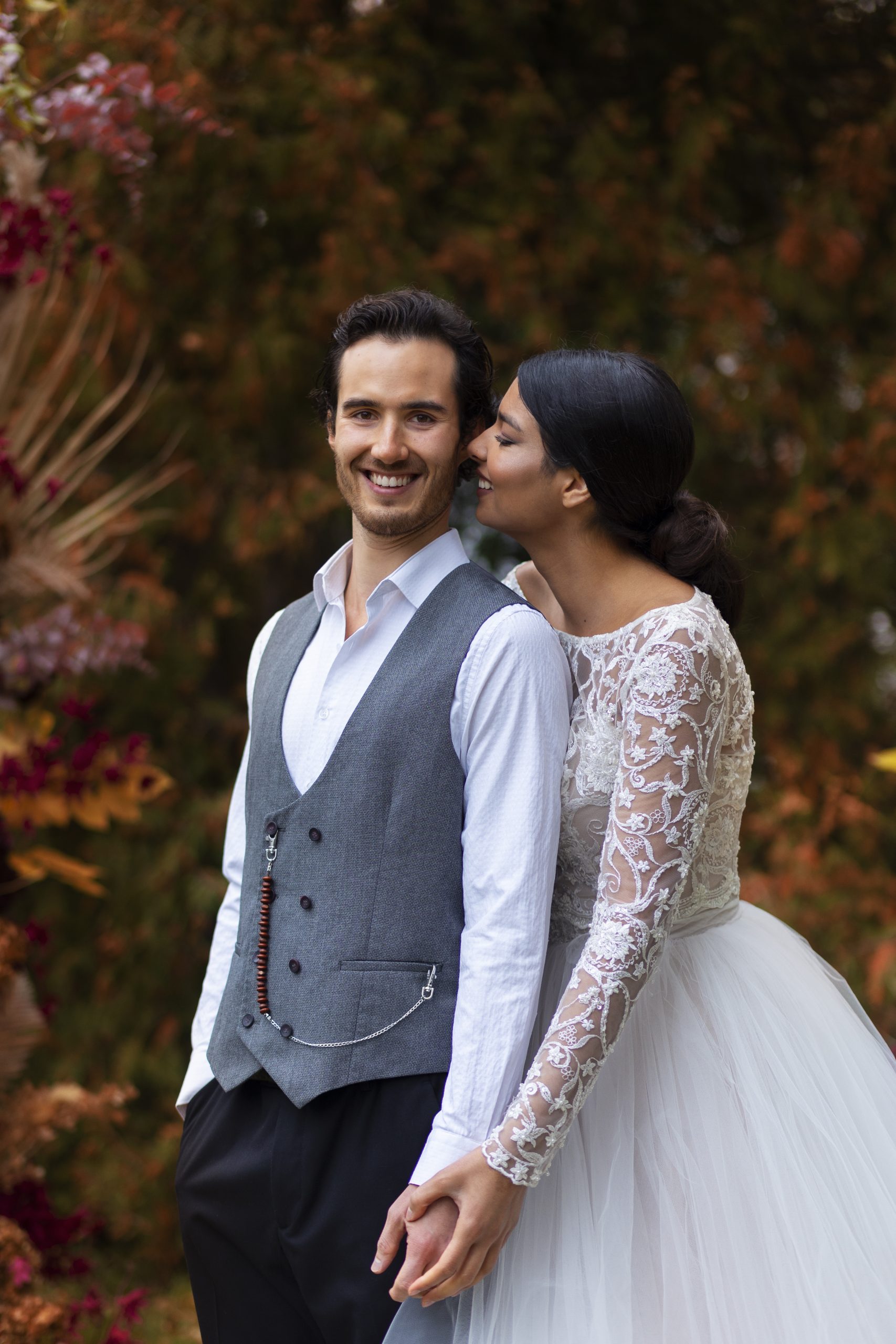 Photo couple mariage scaled - Le travail du photographe de mariage en amont - đ Votre photographe CĂ©cile Clerfayt sur MĂącon et ses environs Photo couple mariage