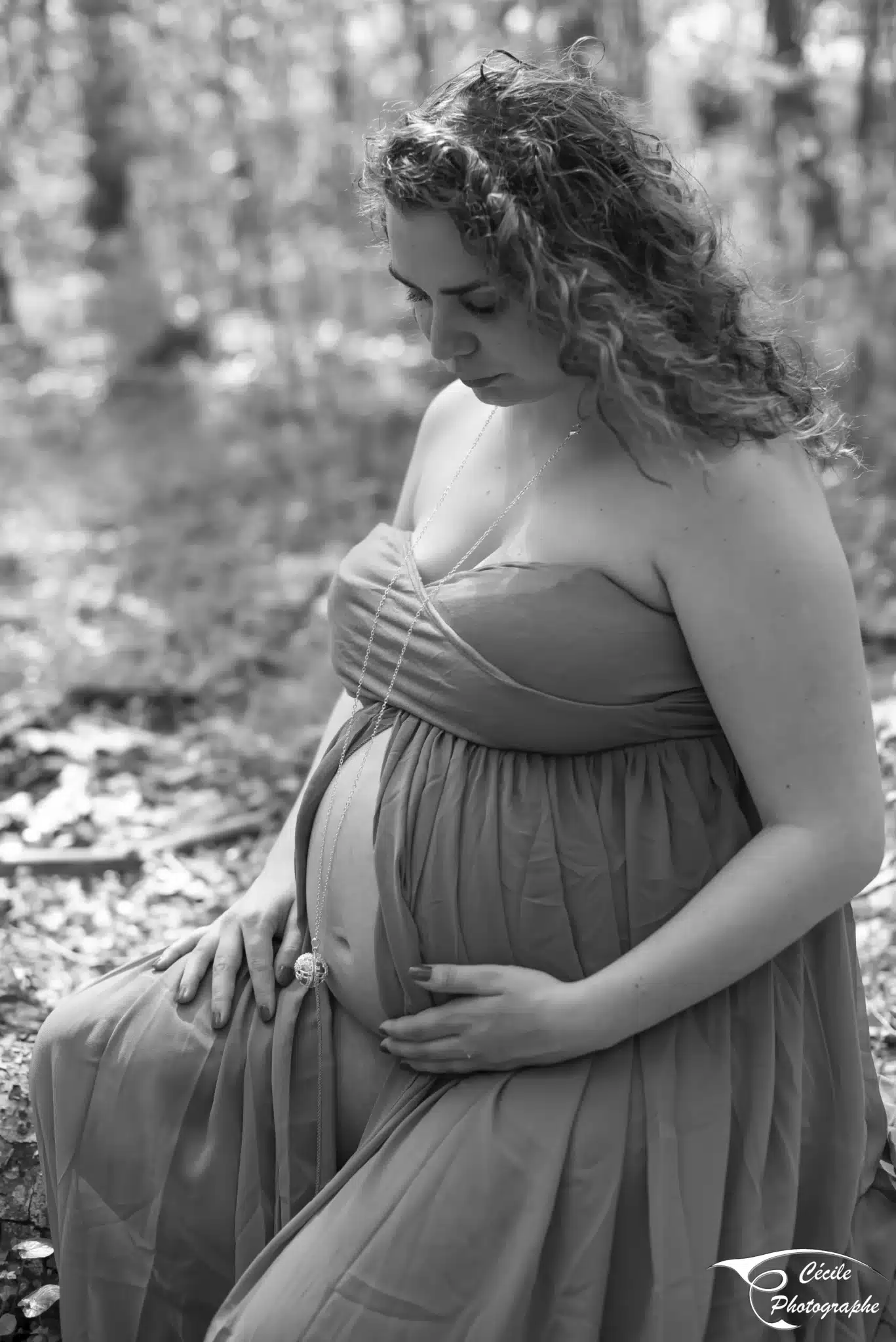 Grossesse Tiffany scaled - đ€ Photos de grossesse â SĂ©ances photo naturelles & artistiques - Photographe de mariage de Bourges Ă MĂącon CĂ©cile Clerfayt SĂ©ance Photo Grossesse Tiffany avec votre photographe MĂącon - CĂ©cile Clerfayt votre photographe au FĂ©min'Ain - Portrait, Mariage, Naissance, Reportage, Concert - Sur MĂącon, Belleville, Villefranche, Cluny, Tournus, Bourg-en-Bresse