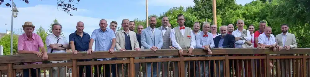 cropped photo de mariage groupe - đ Photographe mariage â Forfait Féérie - Photographe de mariage de Bourges Ă MĂącon CĂ©cile Clerfayt photographe mariage - CĂ©cile Clerfayt votre photographe au FĂ©min'Ain - Portrait, Mariage, Naissance, Reportage, Concert - Sur MĂącon, Belleville, Villefranche, Cluny, Tournus, Bourg-en-Bresse